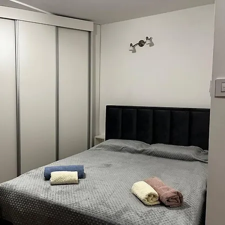 Apartment Squeeze The Day *